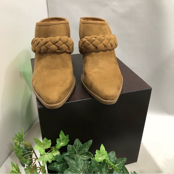 Universal Thread Avis heeled booties | Size 7.5 | Faux suede |Cognac color - Picture 6 of 11